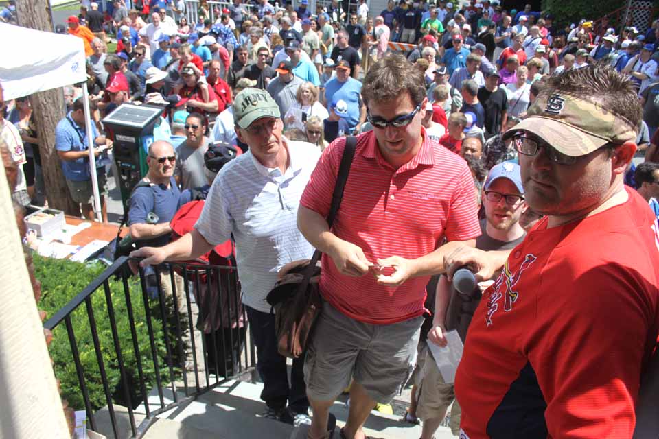 The throng outside the Tunnicliff Inn filled Pioneer Street early this afternoon as a dozen Hall of Famers, from Johnny Bench to Roberto Alomar, signed autographs inside (Jim Kevlin/allotsego.com)