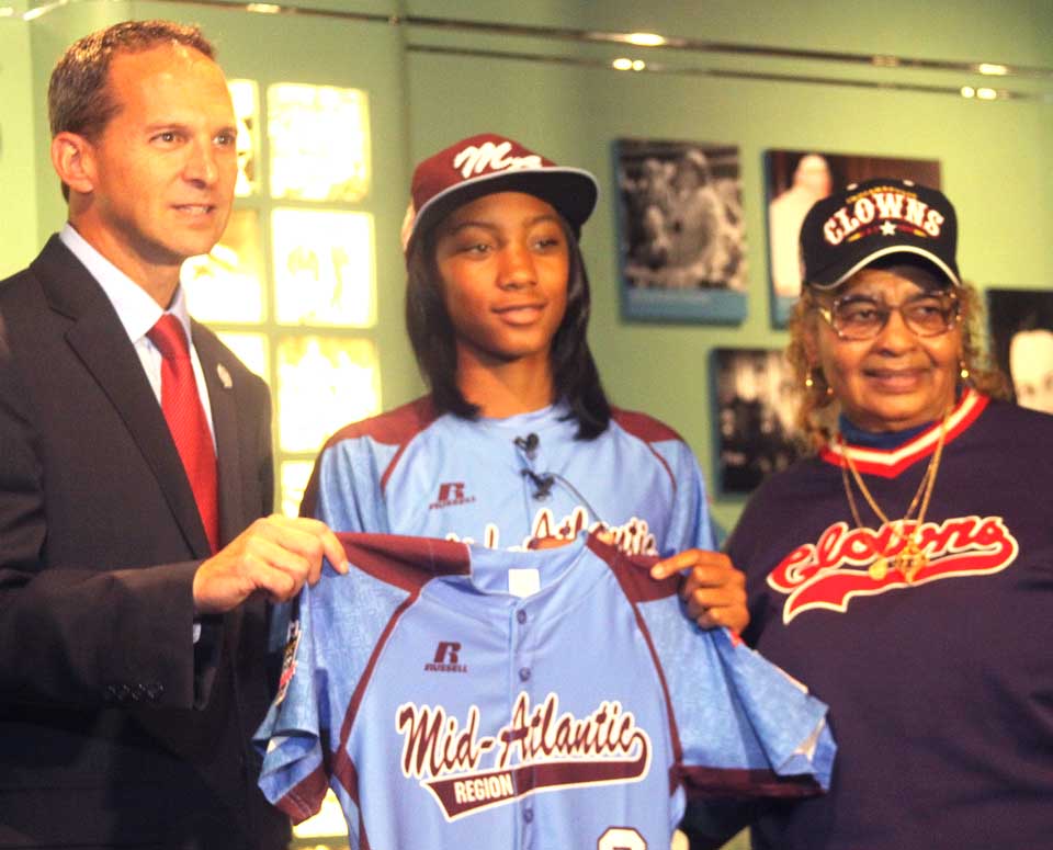 Mo'ne Davis to donate jersey from Little League World Series