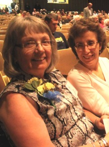 Alumni of the Year Kathy More Hewlet'74 sits with classmate Virginia Wakin after welcoming attendees.