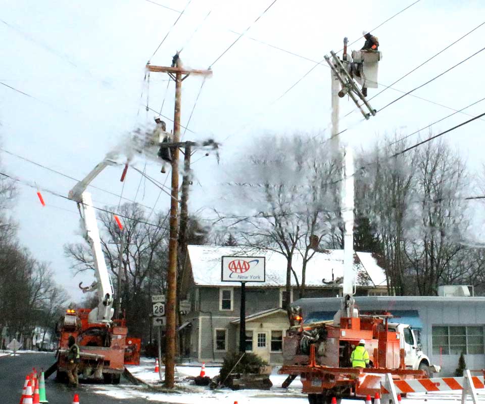 car-shears-off-power-pole-but-no-outages-in-icy-cold-allotsego